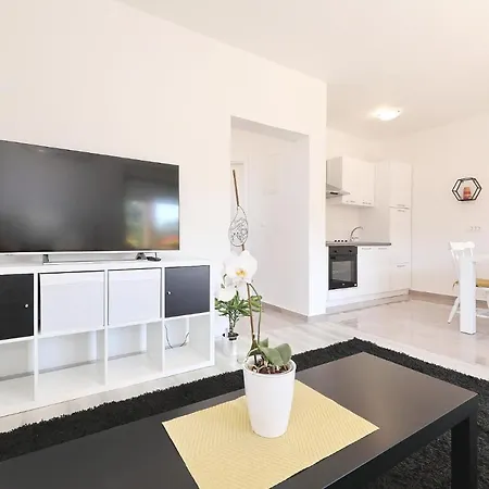 Lili Sa Privatnim Parkingom Appartement *
