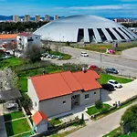 Lägenhet Lili Sa Privatnim Parkingom