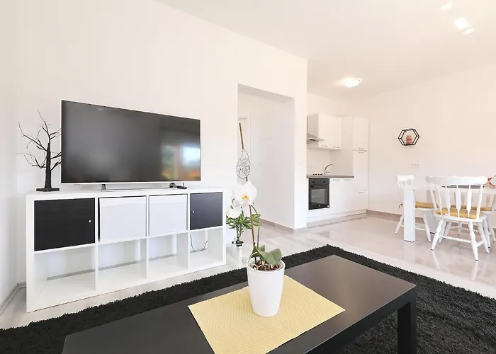 Lili Sa Privatnim Parkingom Appartement *
