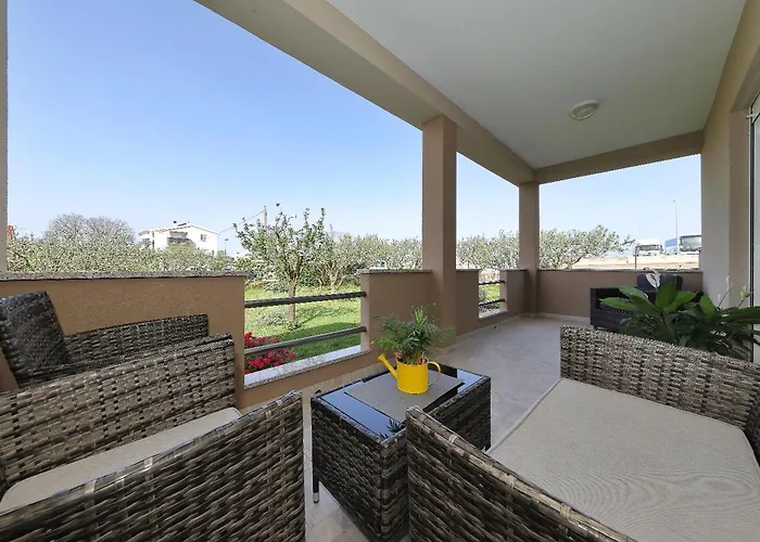Lili Sa Privatnim Parkingom Appartement *